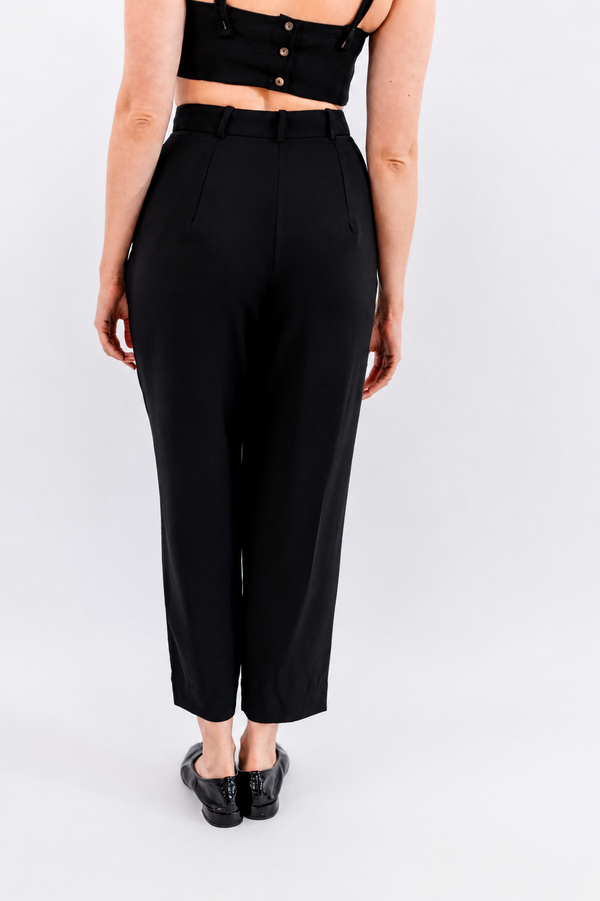 CALÇA RETA LEVE PRETO - LINA BE