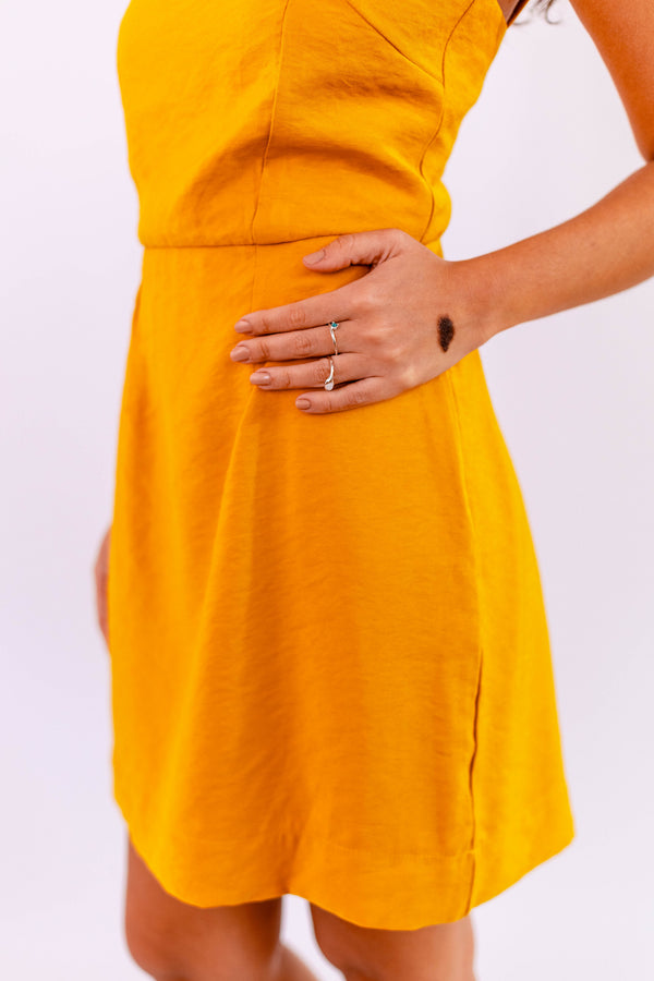 VESTIDO CURTO LEVE AMARELO - LINA BE