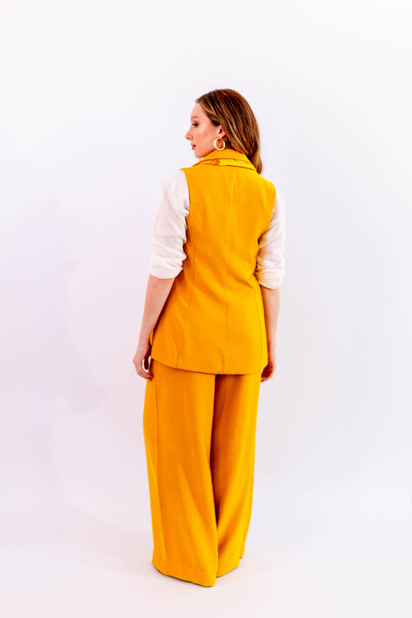 COLETE ALONGADO LEVE AMARELO - LINA BE
