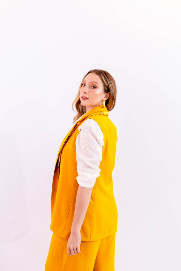 COLETE ALONGADO LEVE AMARELO - LINA BE