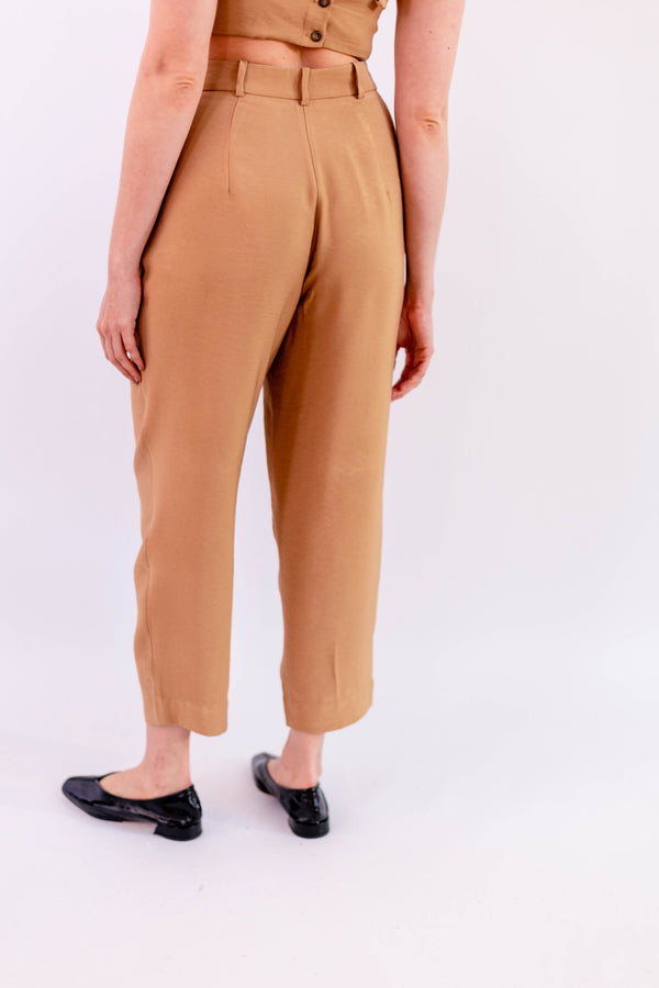 CALÇA RETA LEVE BEGE - LINA BE